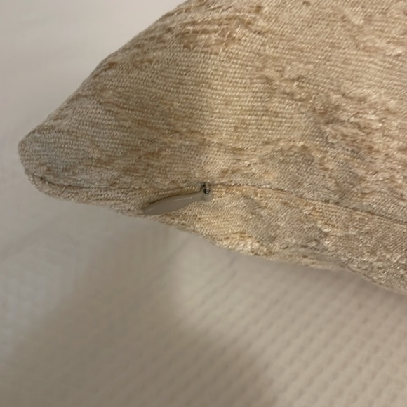 Handmade 18” x 18” Accent Pillow. - Picture 4 of 4